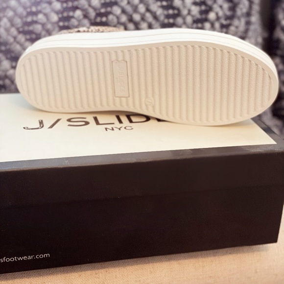 J Slide platform - Picture 3 of 3